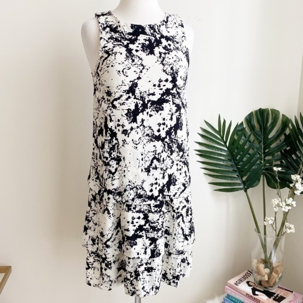 Banana Republic Blk & white Tiered Print Dress